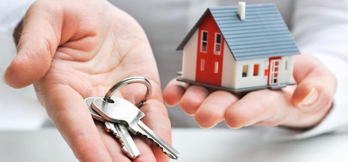 mortgage broker giving key